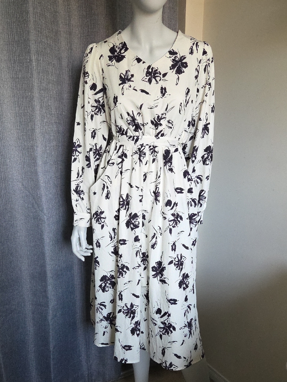 Dazy Elegant Cream & Black Floral Long-Sleeve Midi Dress